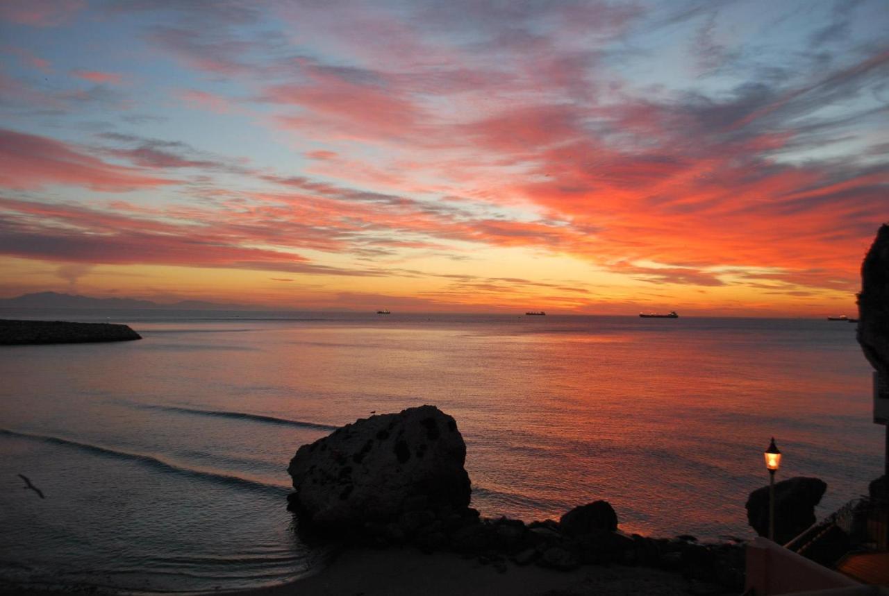 Spectacular Beachfront Duplex On The Mediterranean - Caleta, Catalan Bay Lägenhet Gibraltar Exteriör bild